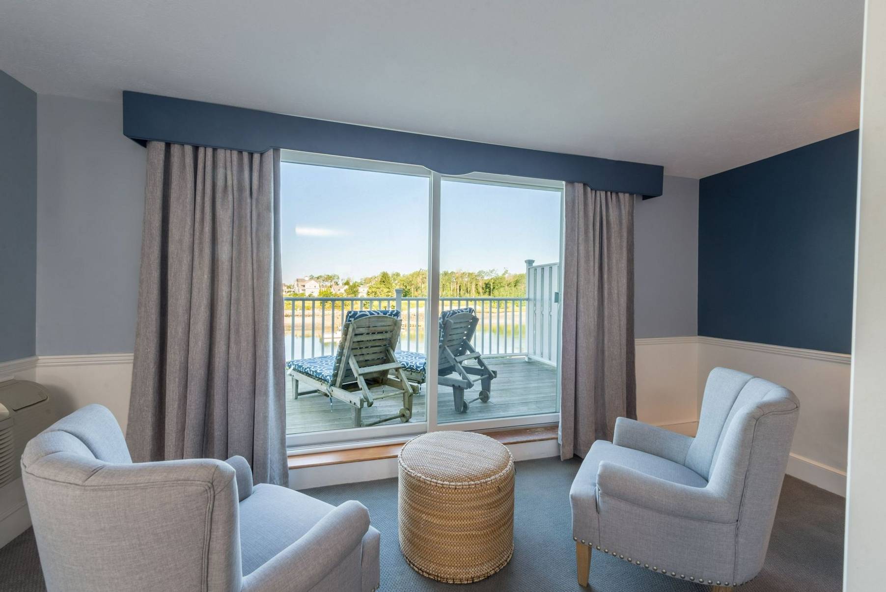 Breakwater Inn & Spa Suite